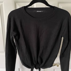 Olivaceous small black sweater